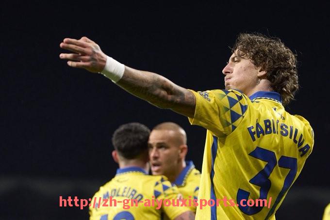 爱游戏体育官网-英超球员的休赛期生活及训练安排揭秘